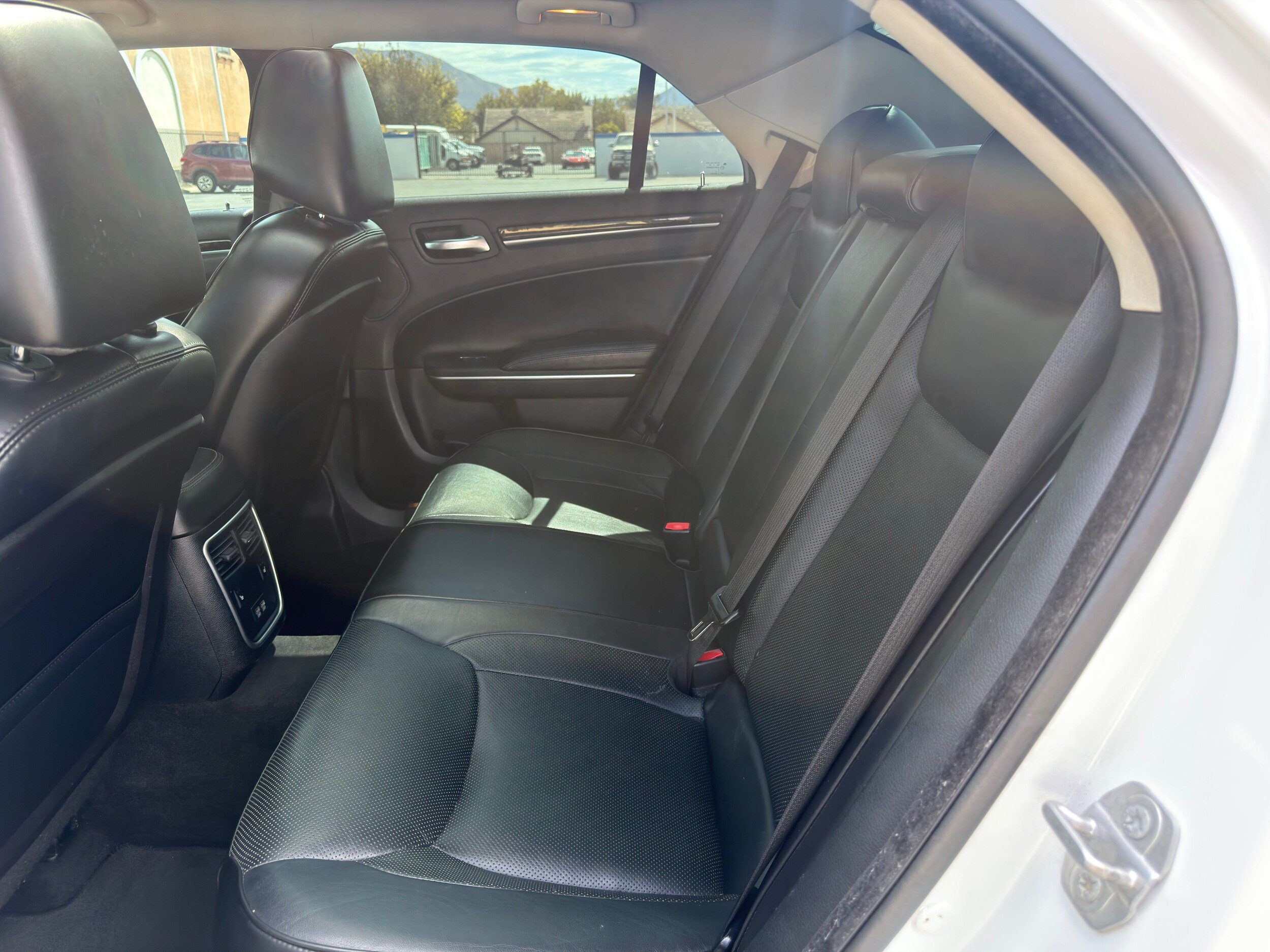 Used 2015 Chrysler 300 C w/ Harman/Kardon Audio Group RWD image 16