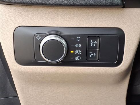 Certified 2020 Ford Escape SE image 16