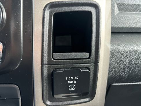 Used 2015 RAM 1500 Classic SLT w/ Luxury Group image 11