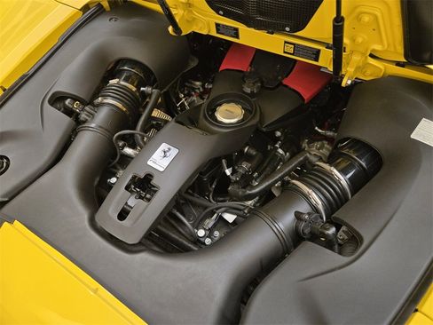 Used 2021 Ferrari F8 Tributo image 26