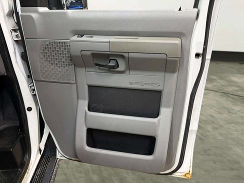 Used 2010 Ford E-350 and Econoline 350 Extended Super Duty image 26