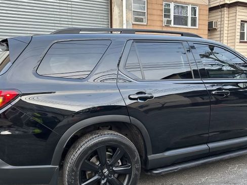 Used 2025 Honda Pilot Black Edition image 13