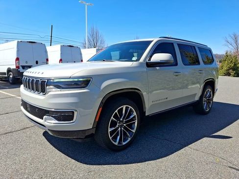 Used 2022 Jeep Wagoneer Series III w/ Premium Group I AWD/4WD image 4