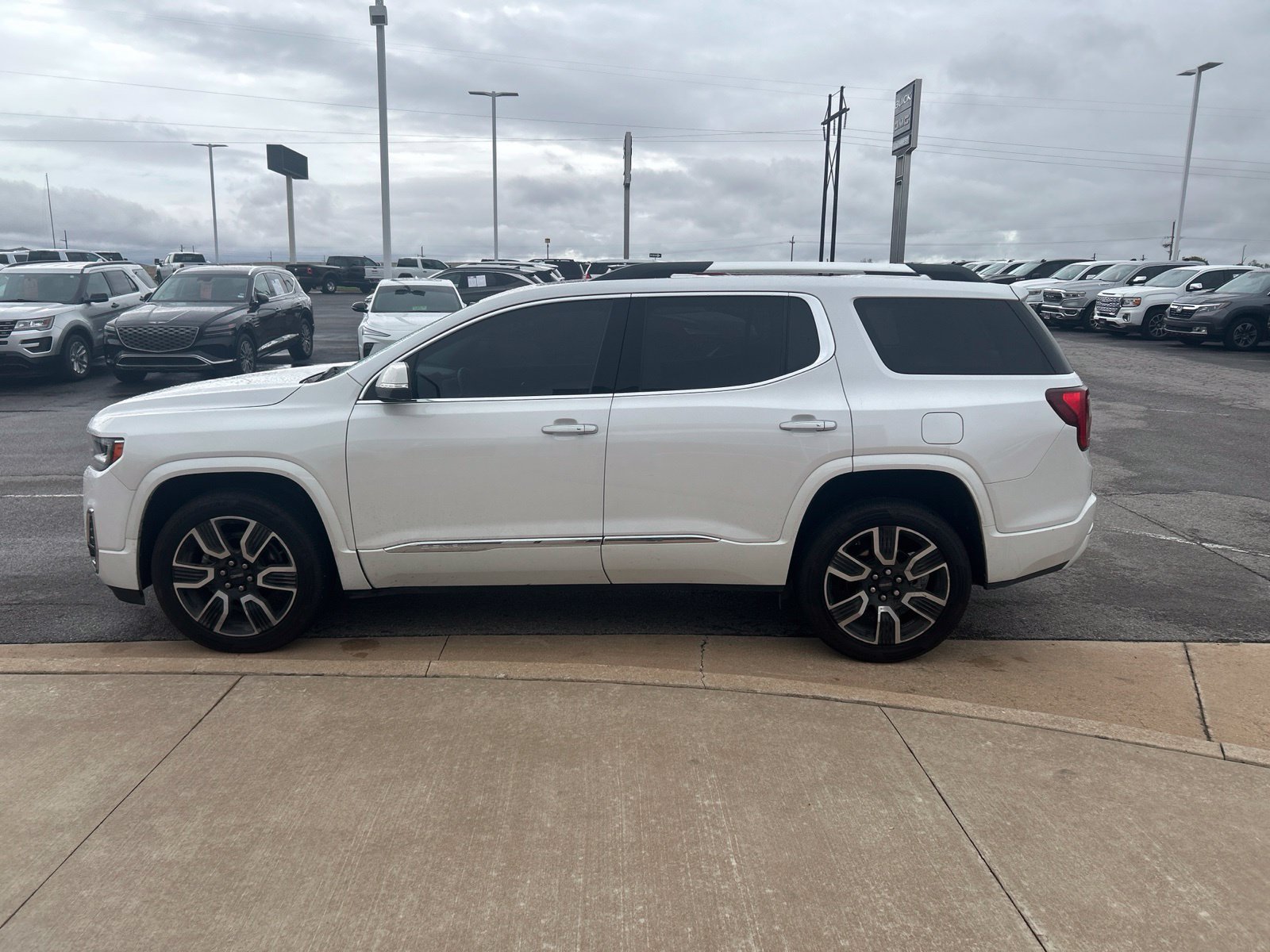 Used 2021 GMC Acadia Denali w/ Denali Technology Package FWD image 8