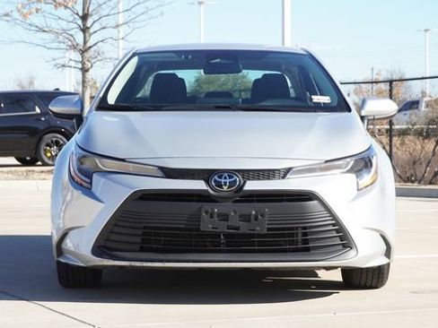 Used 2024 Toyota Corolla LE image 2