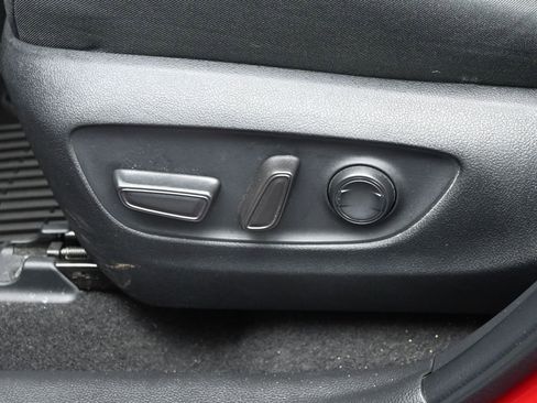 Used 2022 Toyota RAV4 XLE w/ Convenience Package image 11