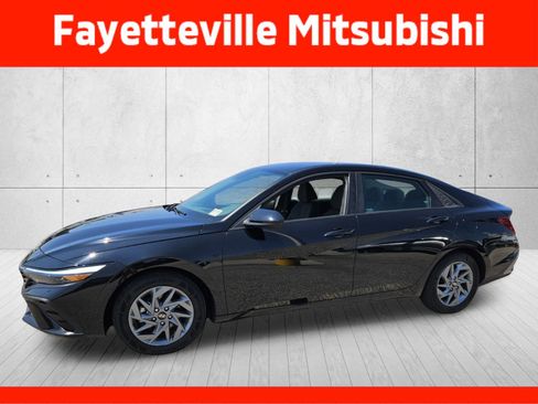 Used 2024 Hyundai Elantra SEL FWD image 3