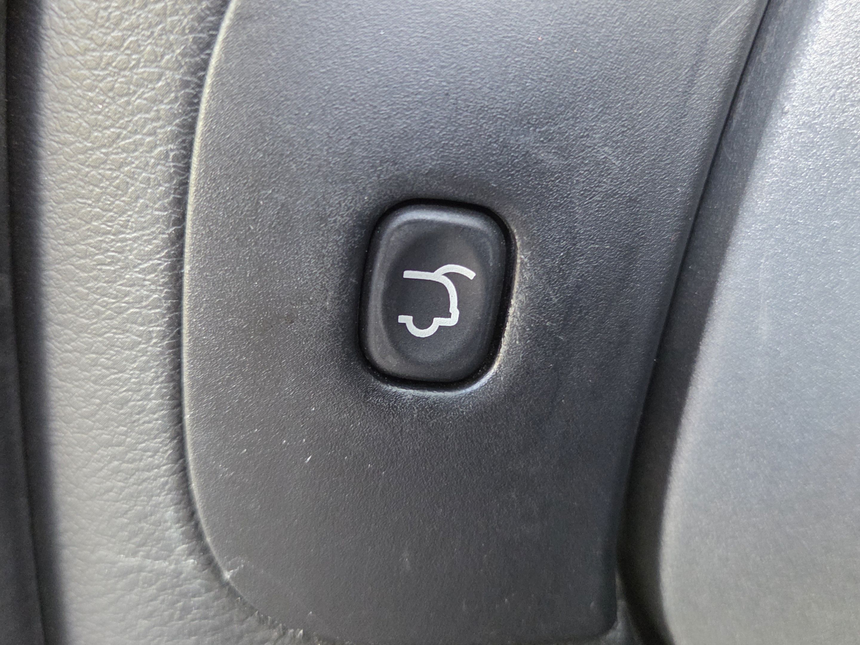 Used 2016 Jeep Cherokee Latitude w/ Comfort/Convenience Group AWD/4WD image 18
