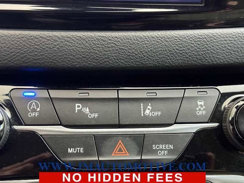 Used 2021 Chrysler Pacifica Touring-L image 37