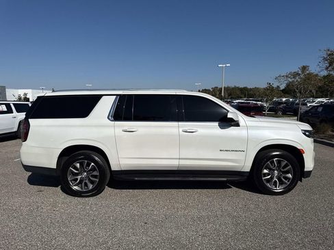 Used 2022 Chevrolet Suburban LT image 2