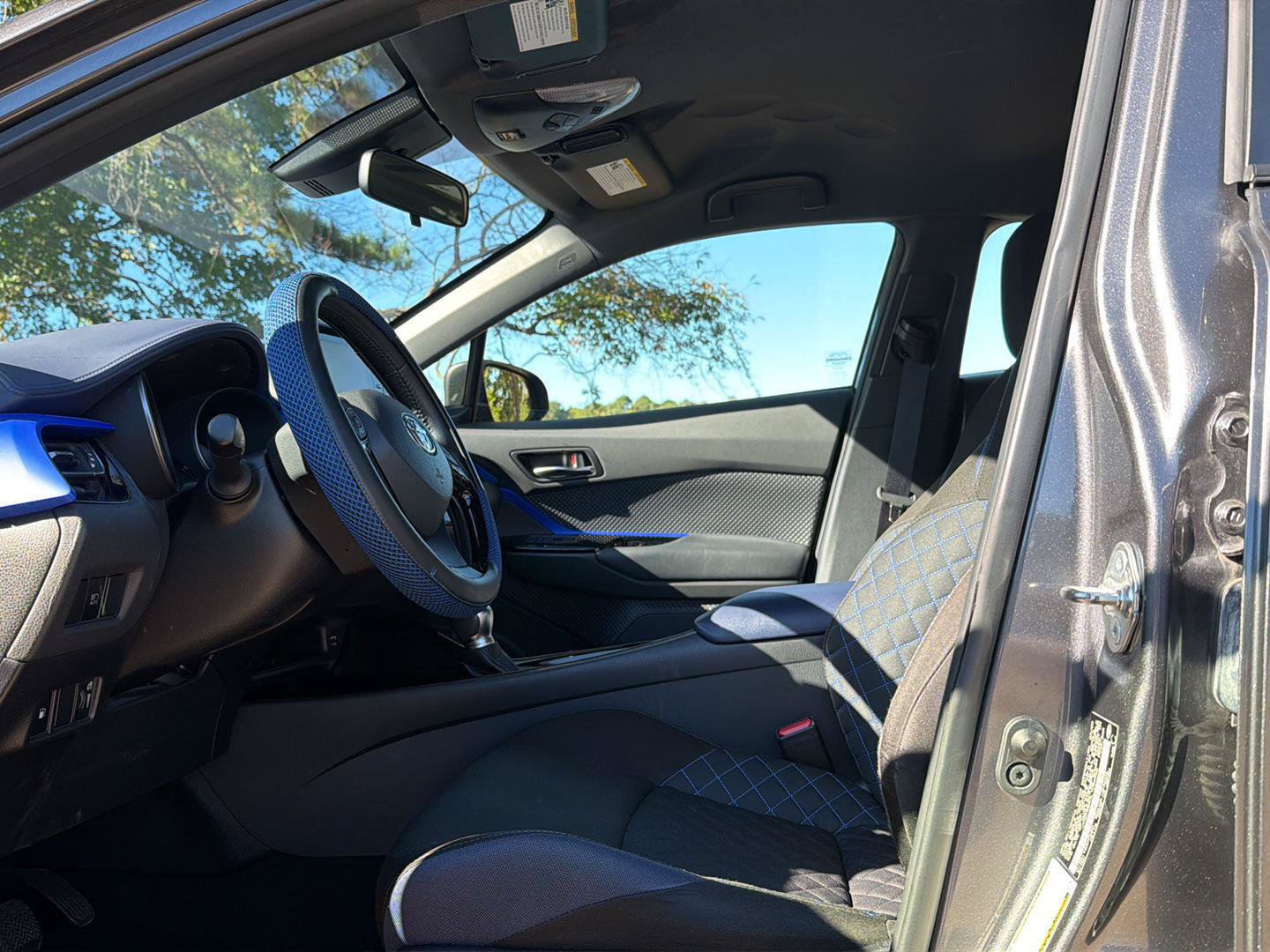 Used 2020 Toyota C-HR XLE FWD image 13
