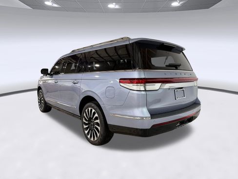 Used 2023 Lincoln Navigator L Black Label AWD/4WD image 2