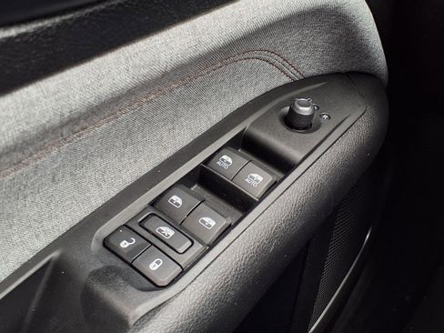 Used 2022 Jeep Compass Latitude image 9