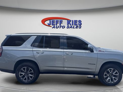 Used 2023 Chevrolet Tahoe Z71 w/ Luxury Package AWD/4WD image 4