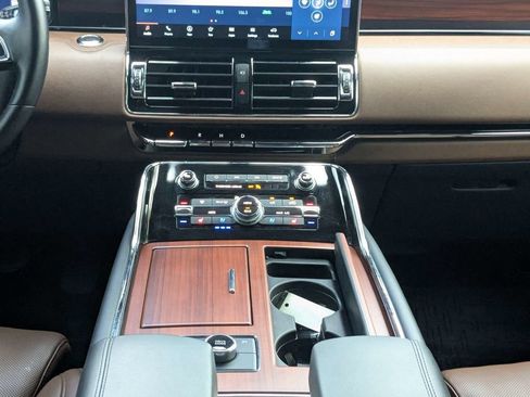 Used 2024 Lincoln Navigator Reserve AWD/4WD image 24