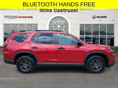 Used 2025 Honda Pilot TrailSport image 3