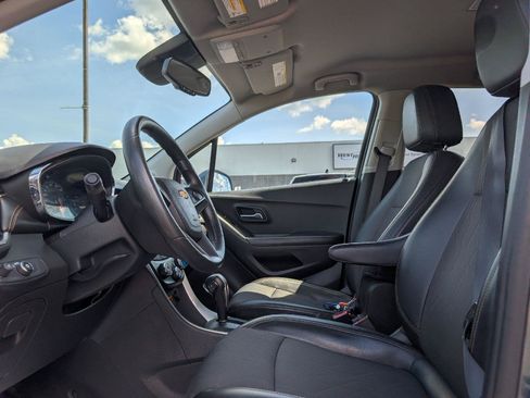 Used 2021 Chevrolet Trax LT AWD/4WD image 9