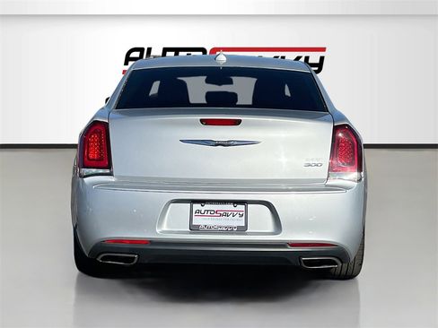 Used 2019 Chrysler 300 Touring w/ Sport Appearance Package image 6