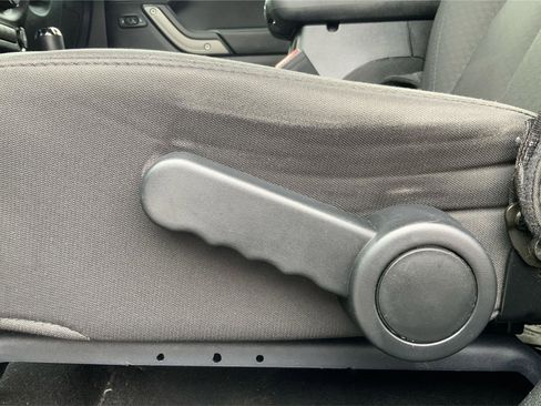 Used 2018 Jeep Wrangler Unlimited Sport S image 17