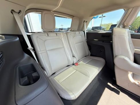Used 2022 Lincoln Aviator Reserve w/ Equipment Group 201A AWD/4WD image 11