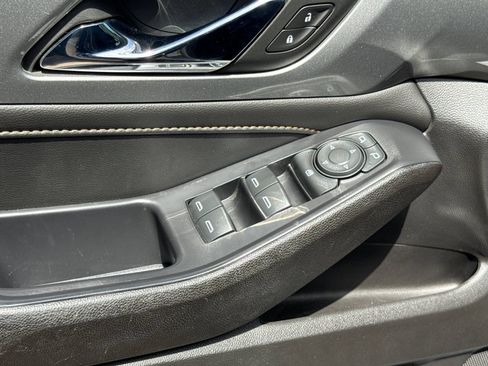 Used 2021 Chevrolet Traverse LS FWD image 14