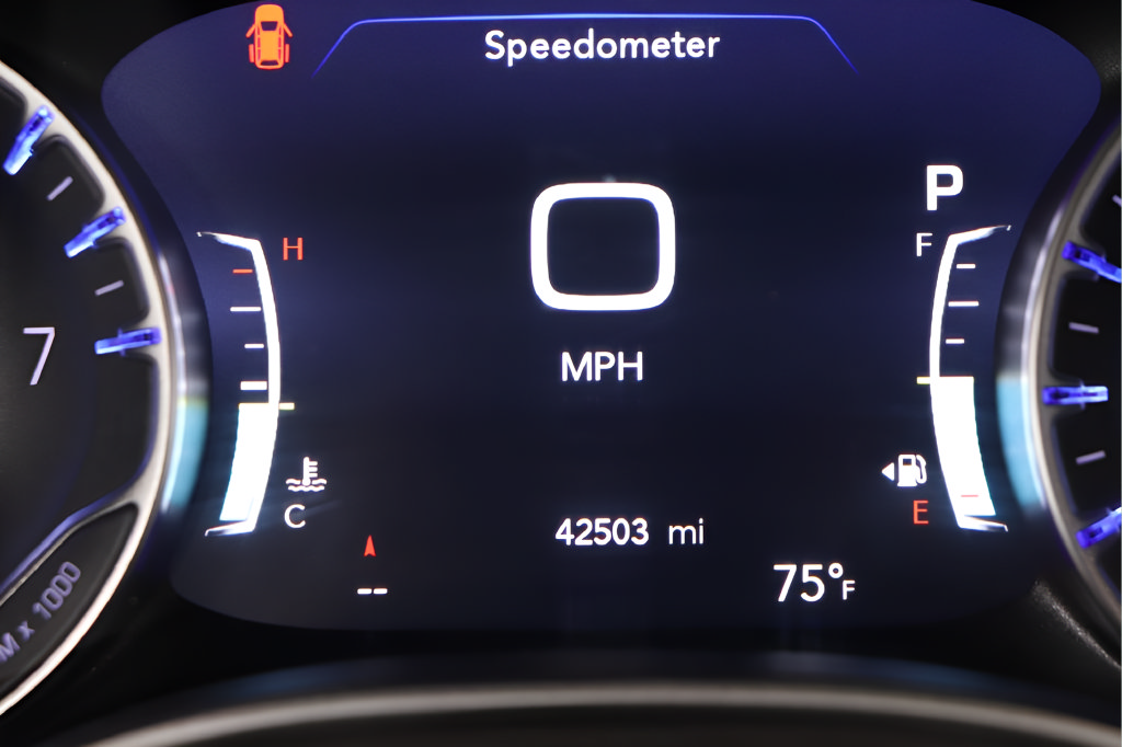 Used 2025 Chrysler Pacifica Select FWD image 12