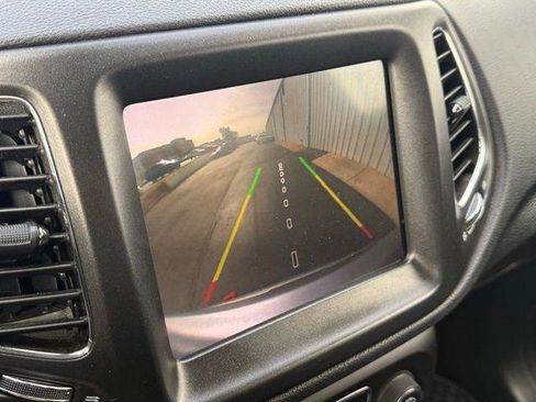 Used 2019 Jeep Compass Trailhawk image 8