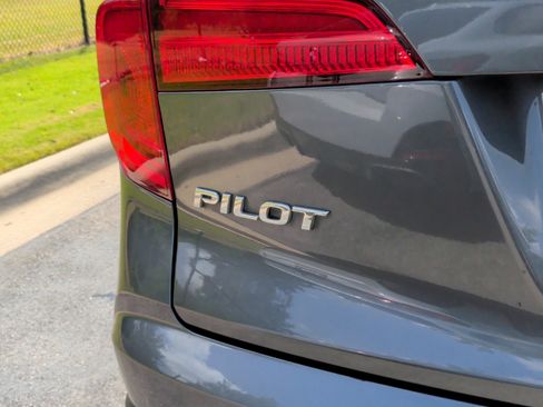 Used 2017 Honda Pilot Touring image 12