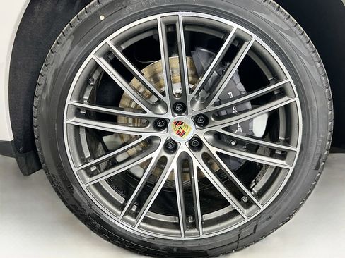 New 2026 Porsche Macan image 33