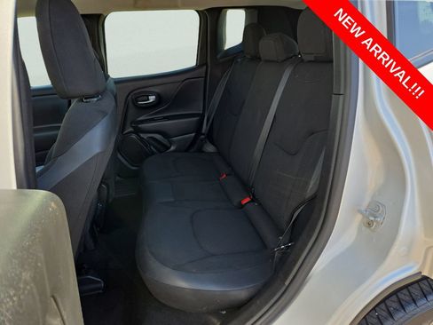 Used 2020 Jeep Renegade Altitude FWD image 16