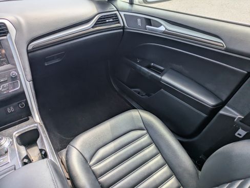 Used 2019 Ford Fusion SEL FWD image 18