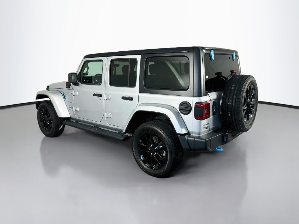 Used 2023 Jeep Wrangler Unlimited Sahara w/ Cold Weather Group AWD/4WD image 5