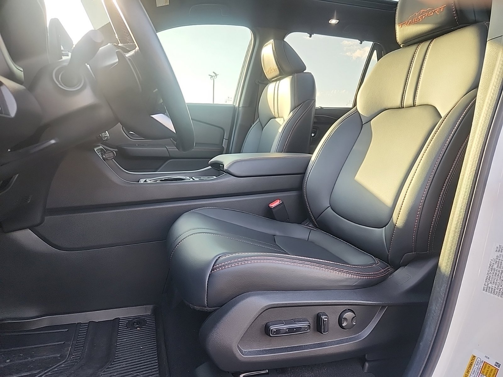 Used 2025 Honda Pilot TrailSport image 16