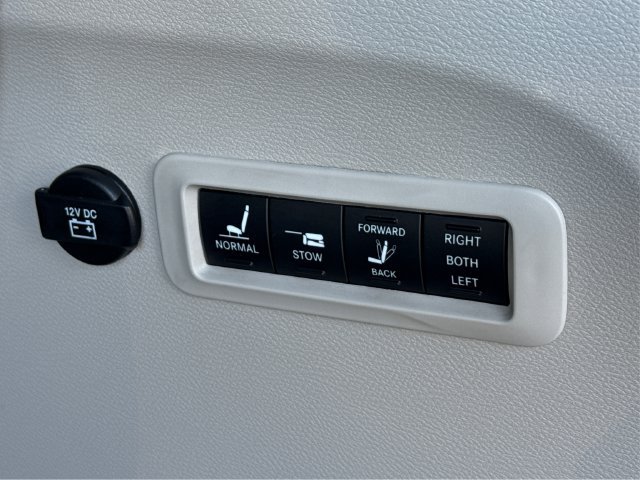 Used 2018 Chrysler Pacifica Limited w/ Advanced Safetytec Group FWD image 30