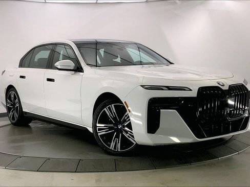 Certified 2023 BMW 760i xDrive AWD/4WD image 33