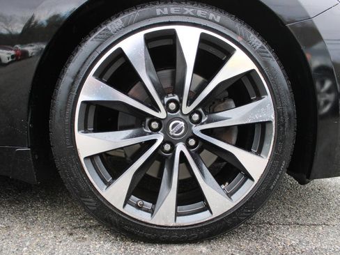 Used 2016 Nissan Maxima SR w/ Interior Lighting Package image 21