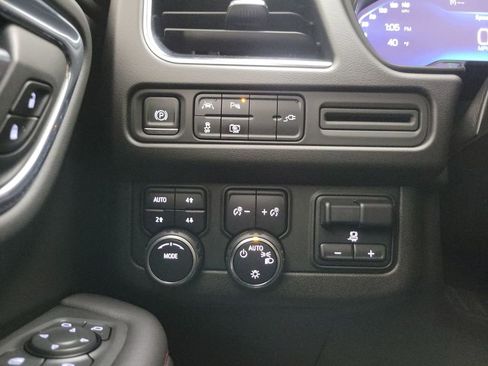 Used 2022 Chevrolet Suburban RST image 31