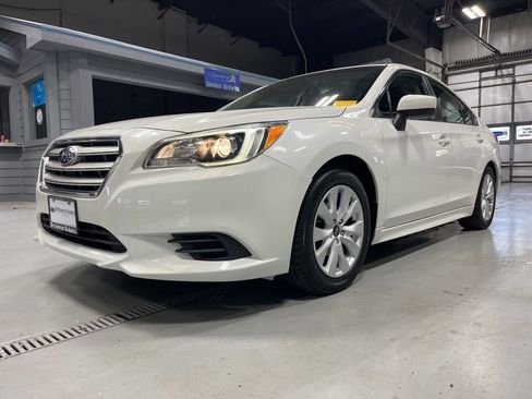 Used 2017 Subaru Legacy 2.5i Premium AWD/4WD image 2