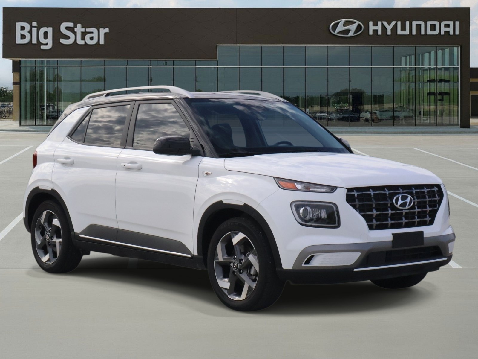 Used 2025 Hyundai Venue Limited FWD image 6