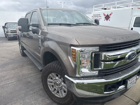 Used 2018 Ford F350 XLT w/ FX4 Off-Road Package image 3