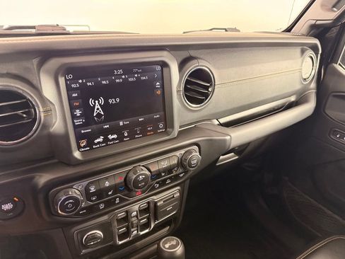 Used 2022 Jeep Wrangler Unlimited Sahara AWD/4WD image 37
