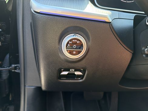 Certified 2025 Mercedes-Benz C 300 4MATIC Sedan w/ Exclusive Trim Package image 17