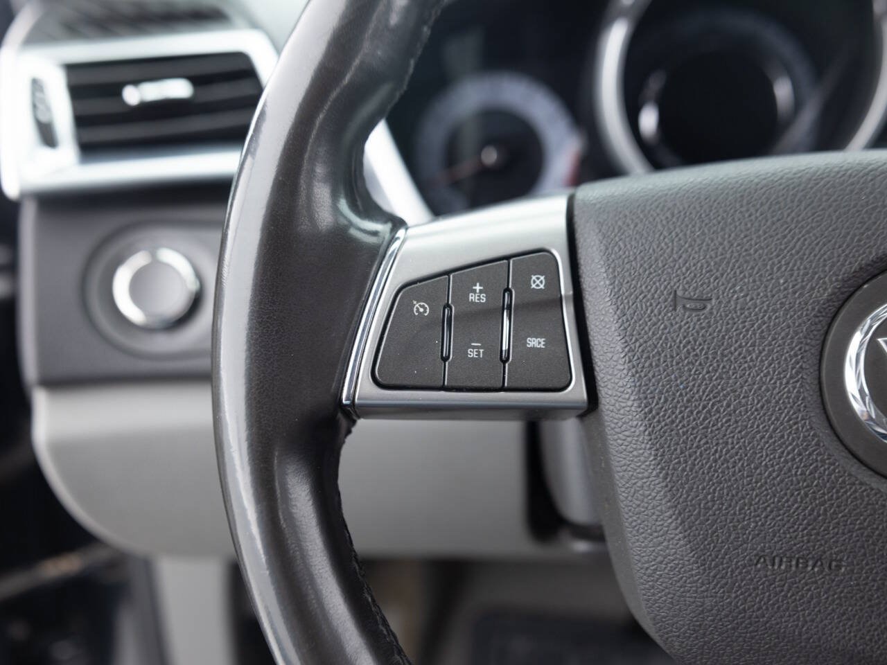 Used 2011 Cadillac SRX Luxury FWD image 37