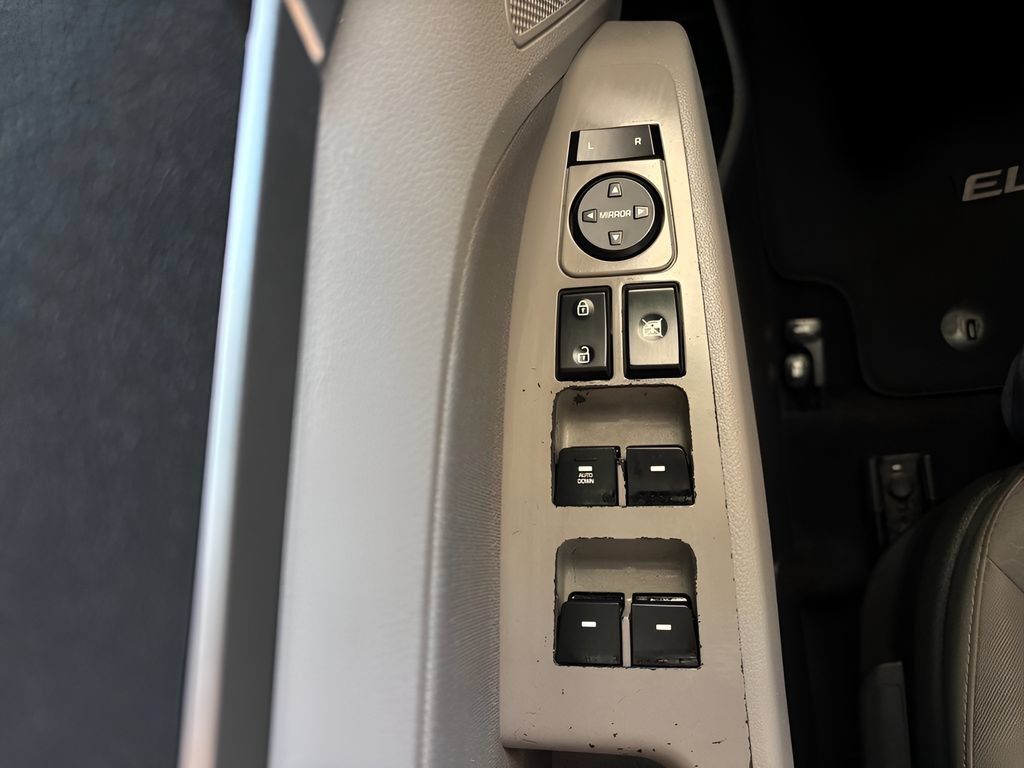 Used 2020 Hyundai Elantra SEL FWD image 24