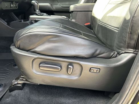 Used 2023 Toyota Tacoma TRD Sport image 17