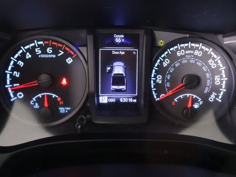 Used 2021 Toyota Tacoma SR w/ SR Convenience Package image 4