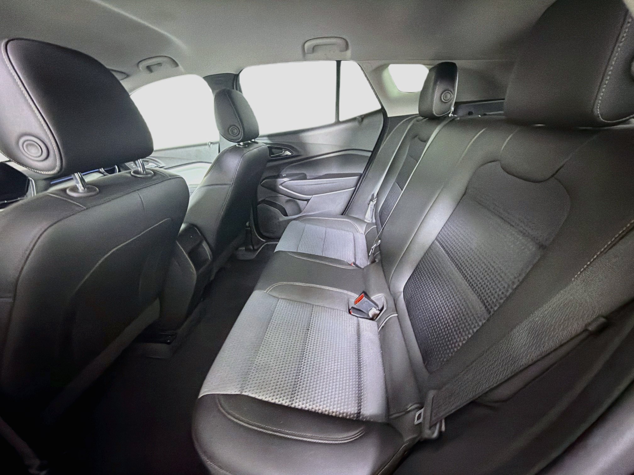 Used 2025 Chevrolet Trax LT FWD image 26