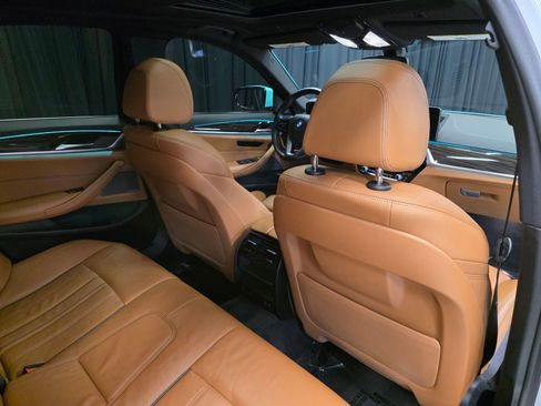 Used 2023 BMW 530i xDrive image 39