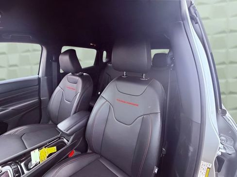 Used 2025 Jeep Compass Trailhawk w/ Trailhawk Elite Group image 19