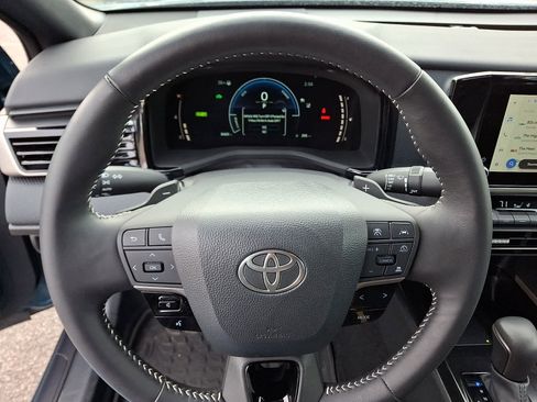 Certified 2025 Toyota Camry SE w/ Convenience Package image 18